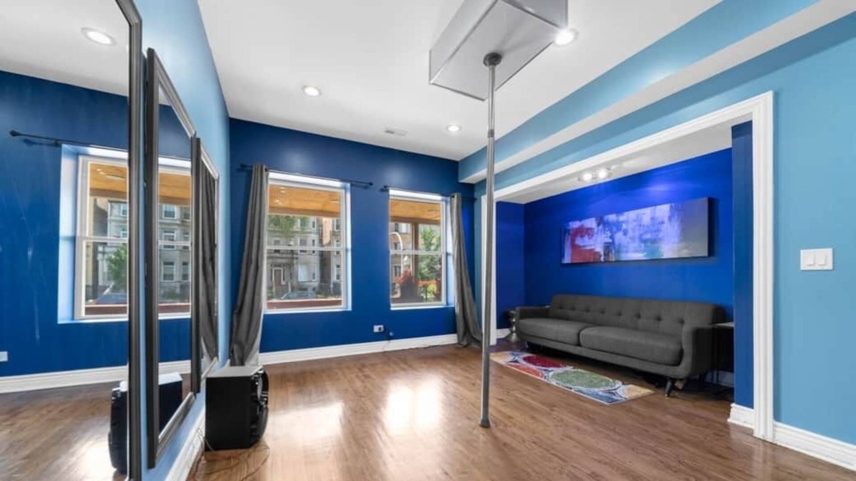 Grand Boulevard Condo | 50 Shades Of Blue Suite