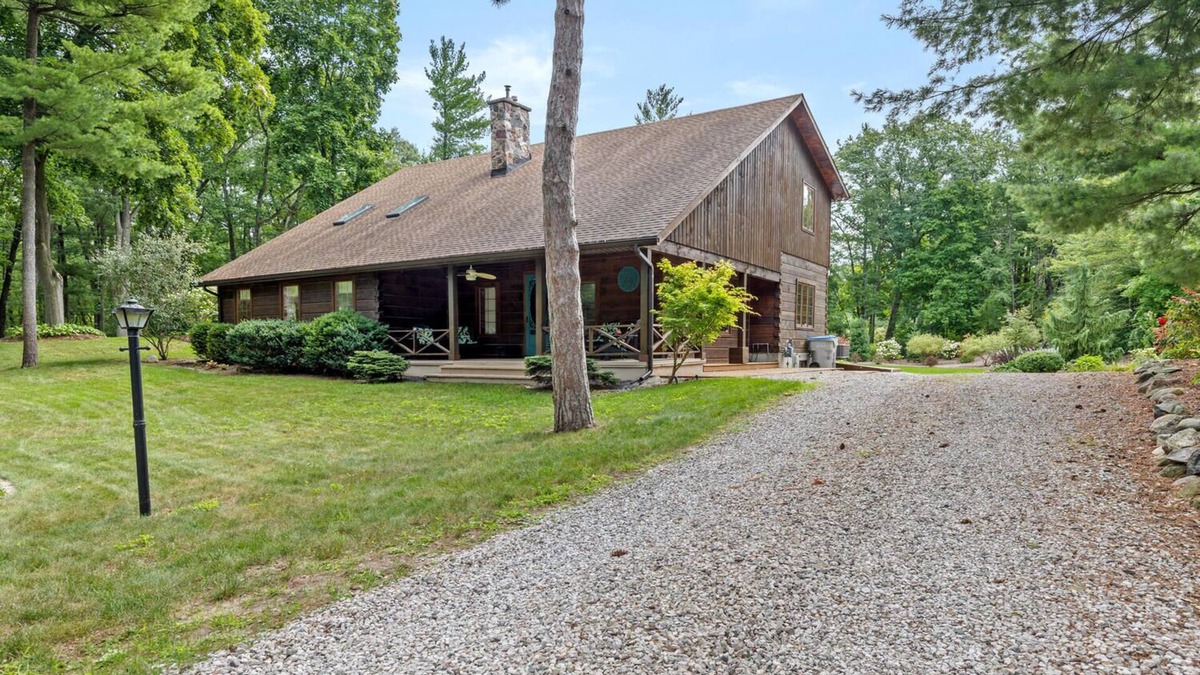 Port Franks House | $500 GIFT w/stay*! GRAND COTTAGE IN PORT FRANKS, HOT TUB. PET-FRIENDLY!