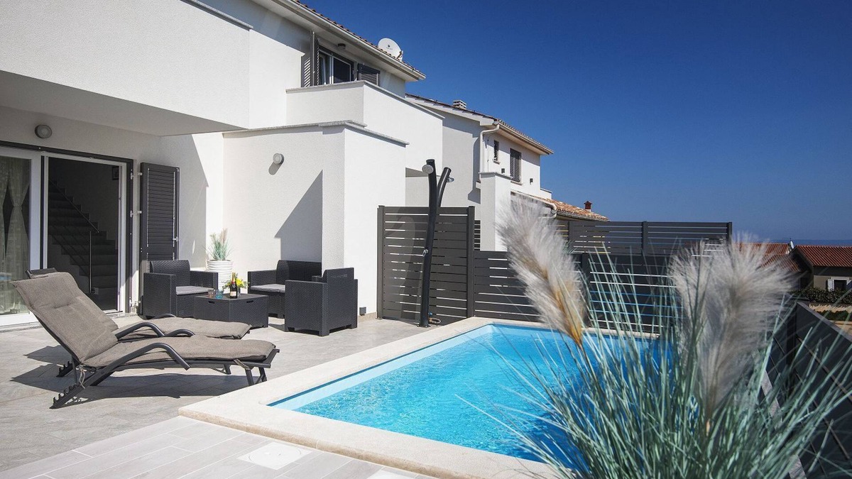 Liznjan House | 500 metres to the beach with private pool, sea view, wifi