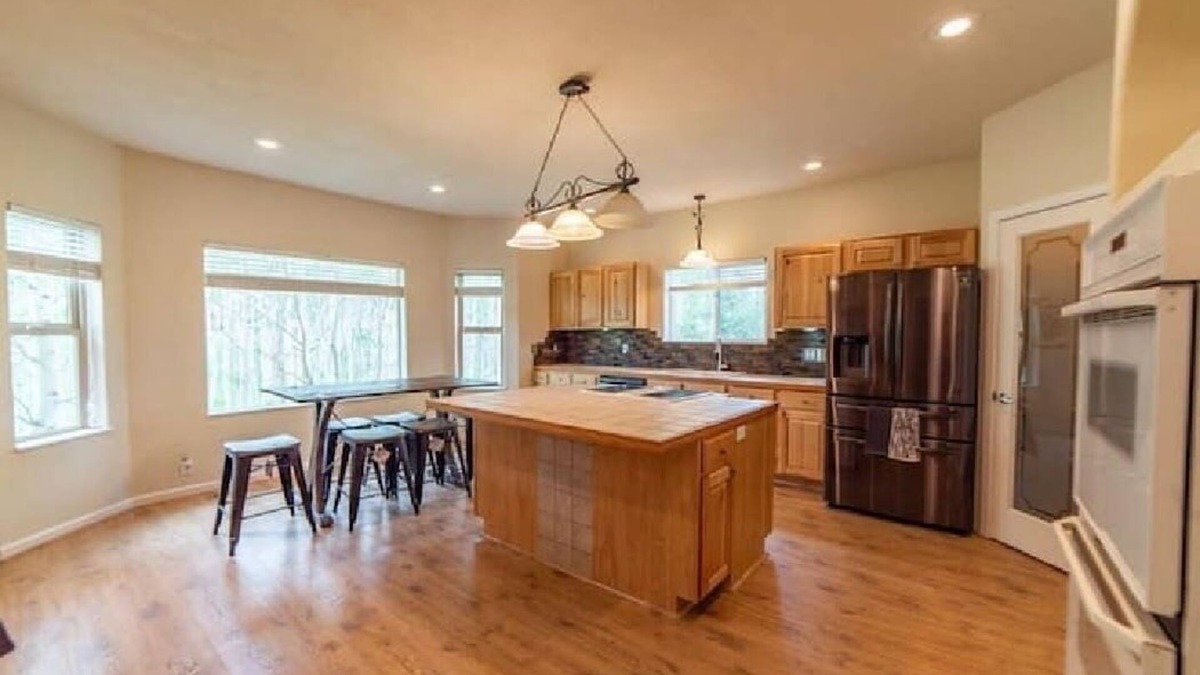 Michigan Hill House | 5000sqft W Indoor Hot Tub, Game Room, Views & Private Suite!
