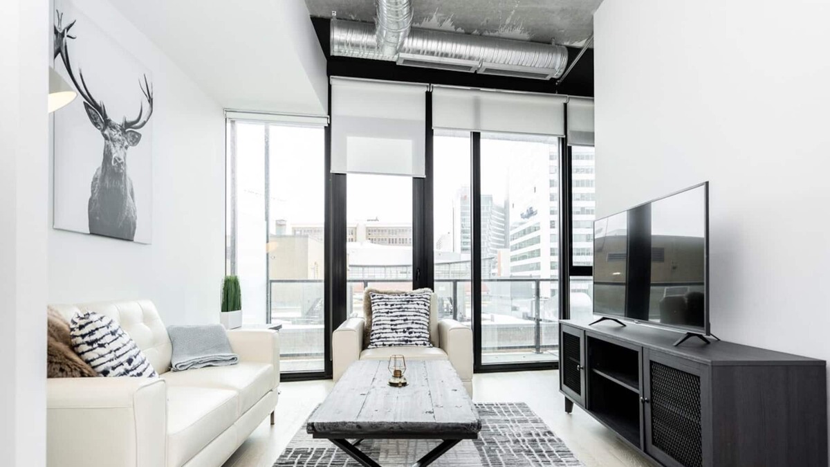 Exchange District Condo | (506)Downtown Glasshouse +Classy 2 Bdr+Fast WiFi(311)