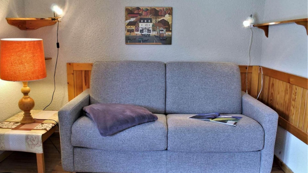 Risoul Apartment | 50m from resort center, 5th floor, view ski slopes, swimming pool, balcony, tv, ski locker, 27m²