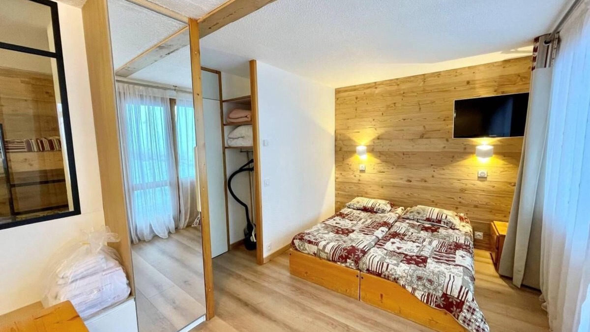 Macot-la-Plagne Apartment | 50m from ski slopes, 3rd floor, balcony, parking, tv, 28m², La Plagne