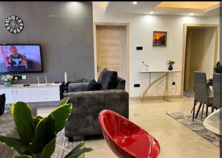 Thompson Estate Apartment | 50shadesofGrey
