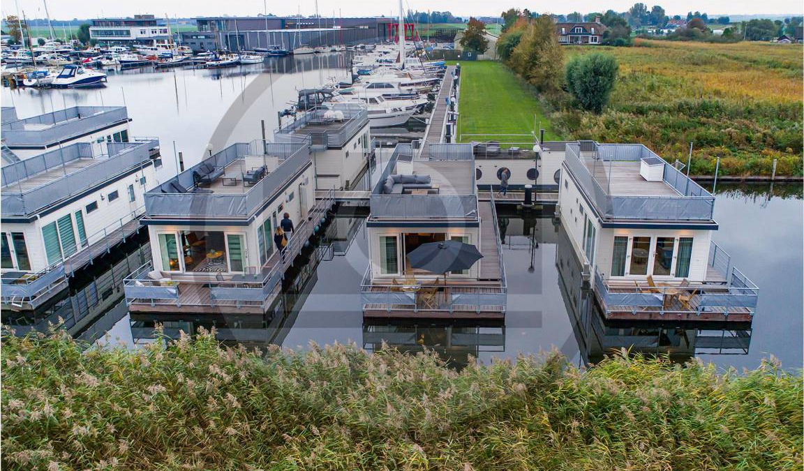 Municipality of Aalsmeer Boat Rental | 52 m² Houseboat ∙ 2 bedrooms ∙ 5 guests