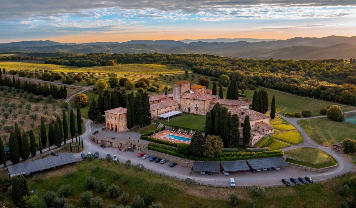 Castelnuovo Berardenga Villa | 5400 m² Villa ∙ 52 bedrooms ∙ 127 guests