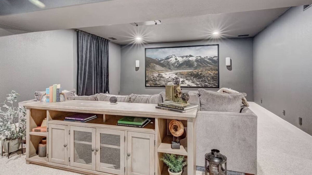 Gateway House | 5400sqft 6BR 5.5BA Office, Theater, Game Room/10min to DIA & Downtown