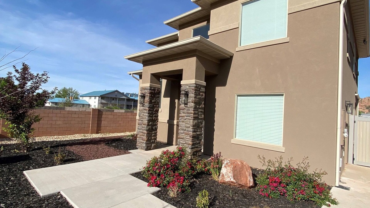 Hildale House | 55 min to Zion’s, 35 min to Sand Hallow, 2 h to Bryce Canyon, 1 h to Kanab