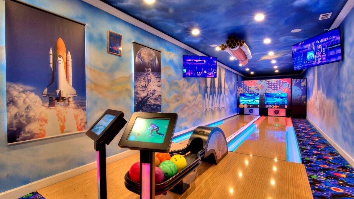 Kissimmee House | 56 Bedrooms, 4 Bowling Mansions SIDE BY SIDE, sleep 156