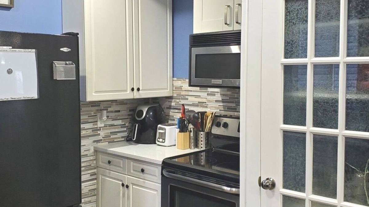 Calgary House | 56 Executive Business Home w/AC 10 min to Airport