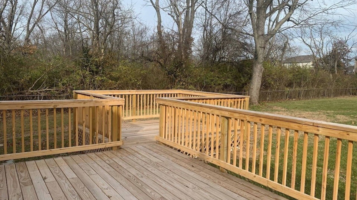 Lindenwald House | 5682 Horseshoe Bend Road · Charming 4BR Home in Liberty Township w Large Deck