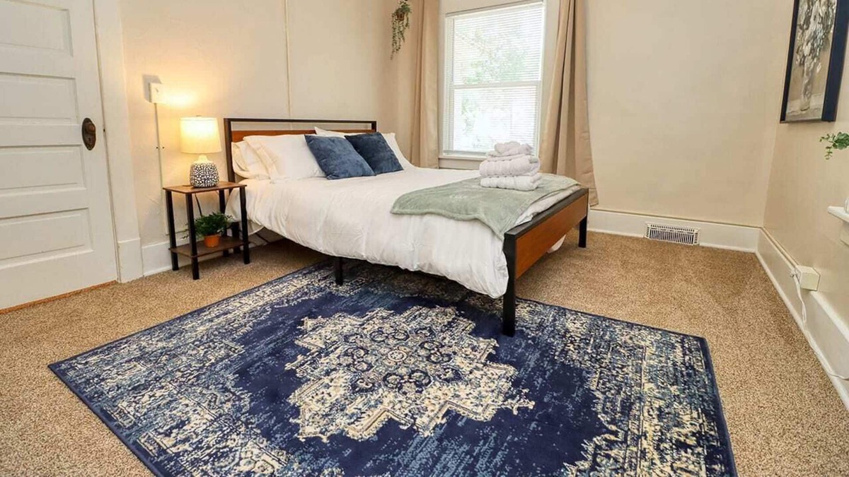 Near South House | 5bd 1b 10 guest Spacious bedrooms