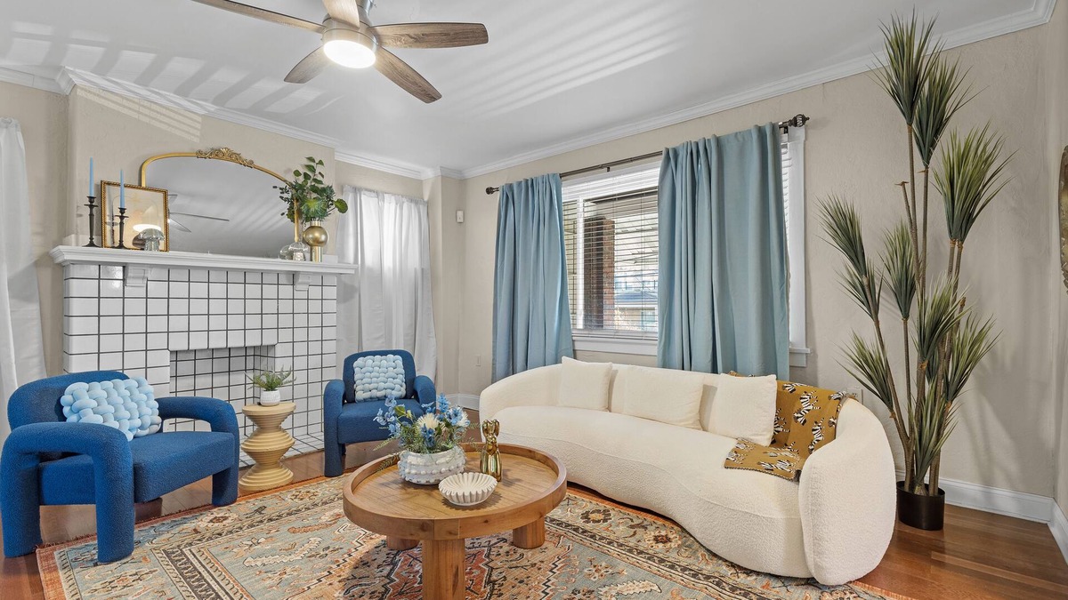Larimer House | 5bd Chic Barn: Games - Contemporary - Central