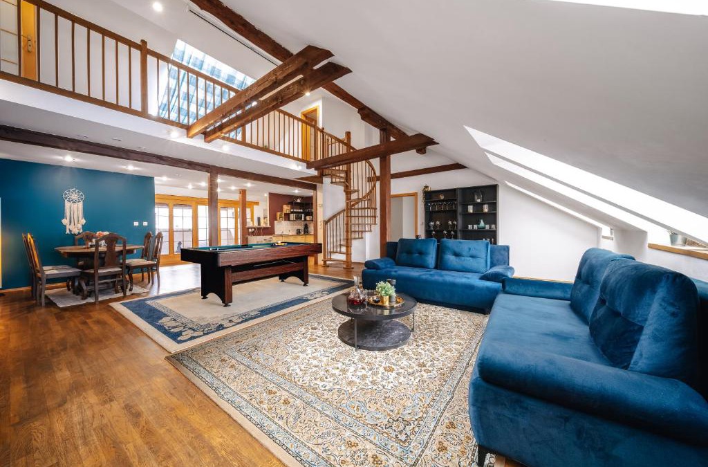 Smichov Apartment | 5BD Duplex - Billiard - Home Cinema - Central