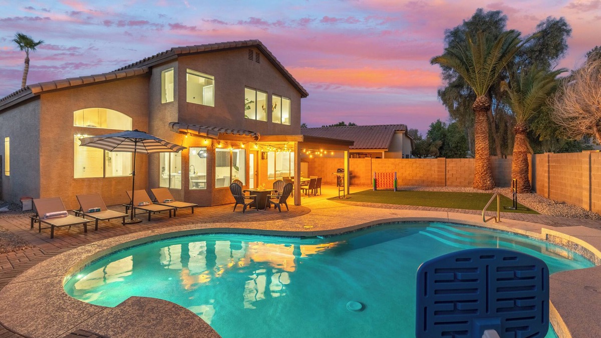 Gilbert House | 5BD Gilbert Stay —1 mile to Downtown Pool Summer Home. Family Friendly!