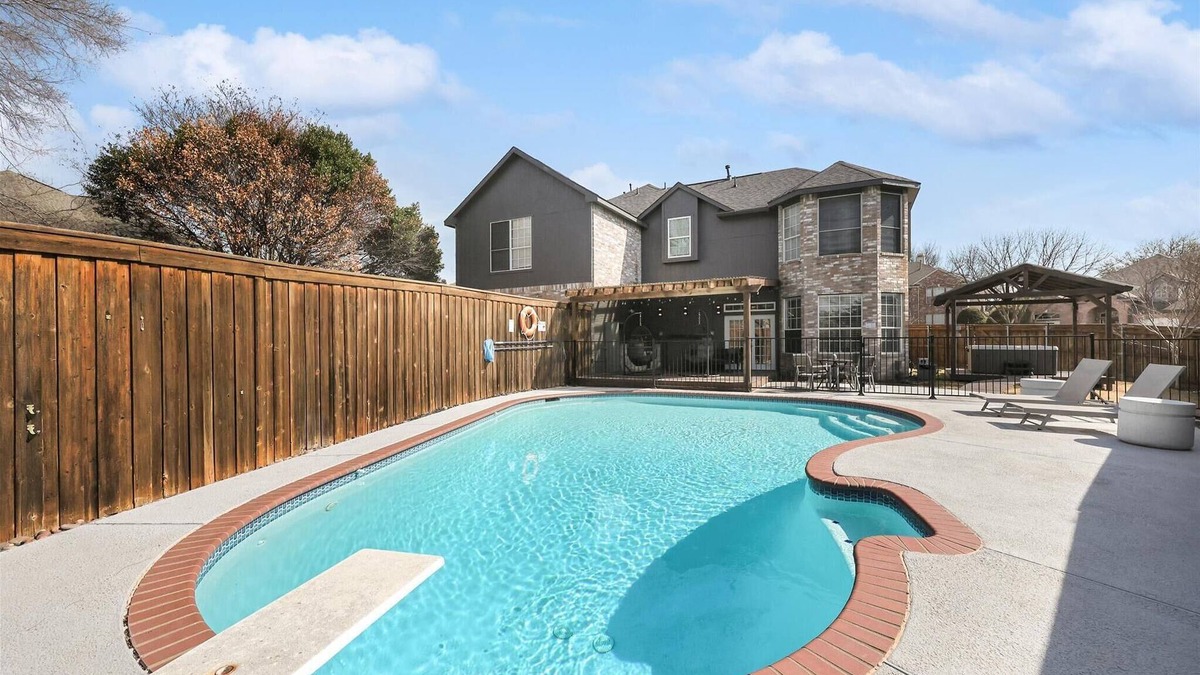 McKinney House | 5BD Glamorous Home | Backyward Oasis, Cinema Room