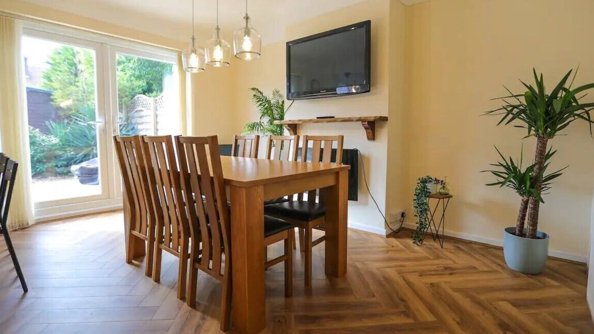 Moreton House | 5Bed House Wirral near Liverpool,Chester
