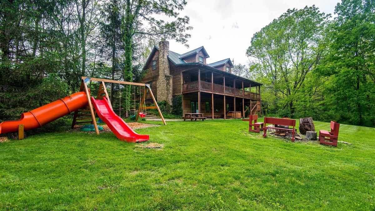 Morgantown House | 5BR, 2.5BA