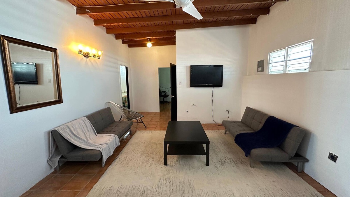 Carcel Apartment | 5BR/2BA Spacious Unit in the West