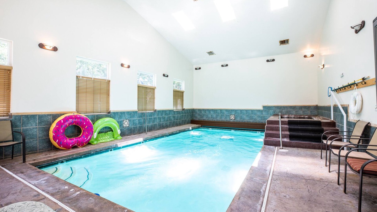 Granite House | 5br/3ba/2 kitchen Home + Private Pool & Hottub Just 8 Miles From Snowbird & Alta