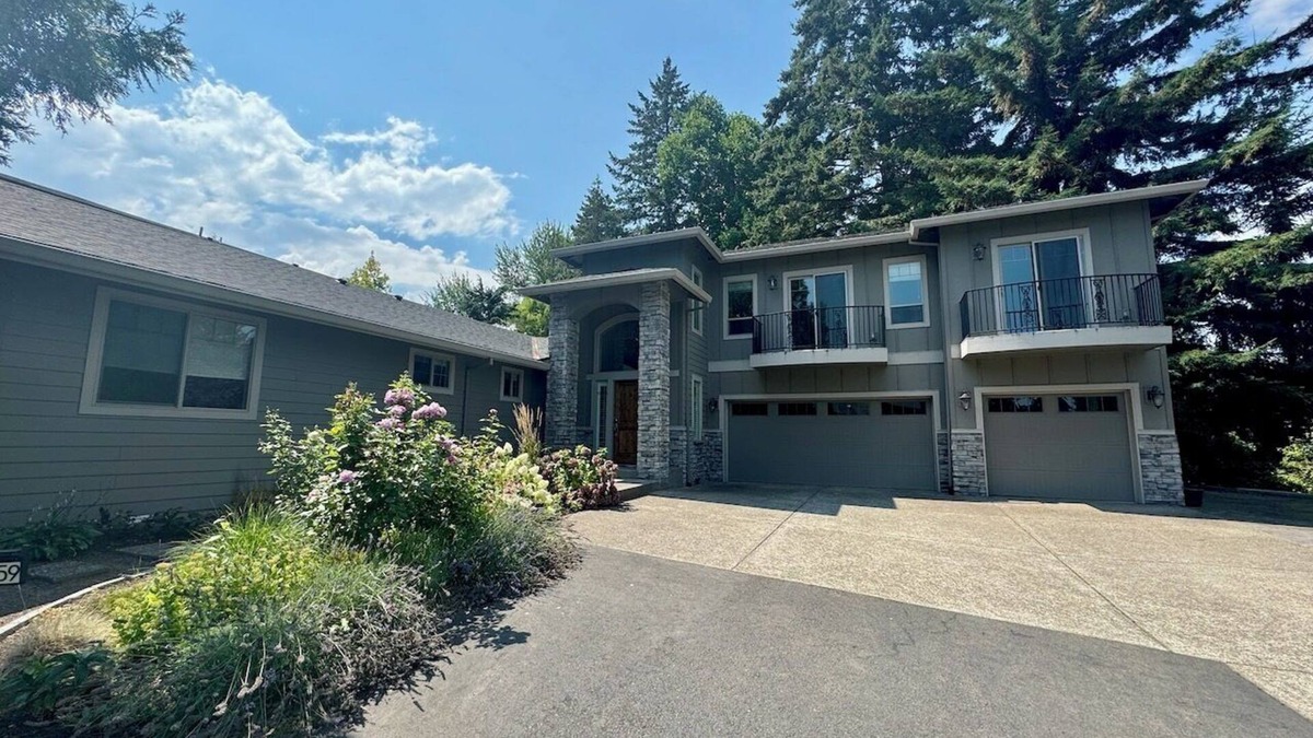 Bull Mountain House | 5BR & 3BA Single Family Home Multi-Generation Friendly Fenced Yard, Pets Welcome
