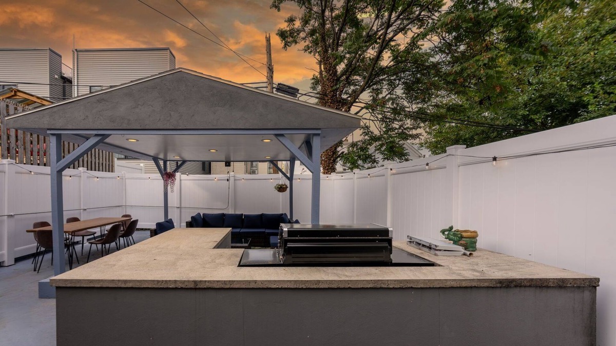 The Heights House | 5BR 3BTH House, Steps to Bars,Dining,NYC Access+GameRm+Backyard w/BBQ+parking