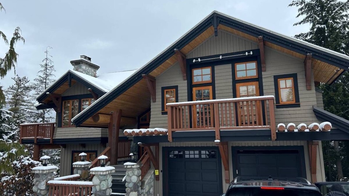 Whistler Cay Estates House | 5BR/ 4 Bathrm, Gorgeous Monthly Rental on Palmer Drive, w/ hot tub, games room
