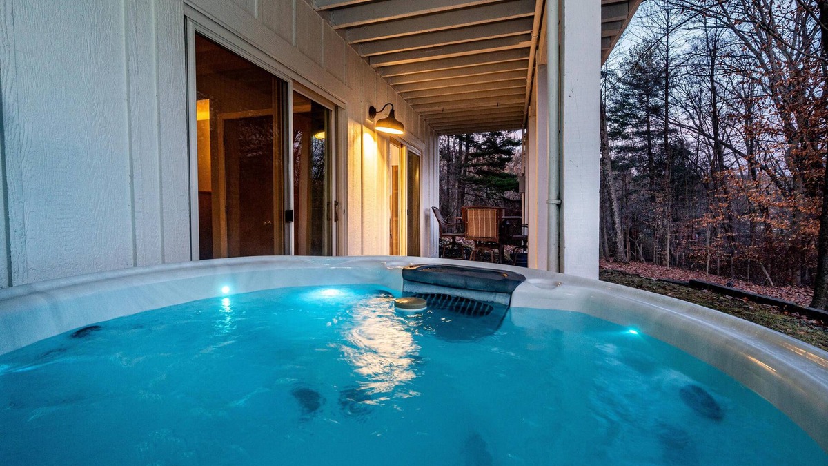 Gnaw Bone House | 5BR 4BA house on shared lake