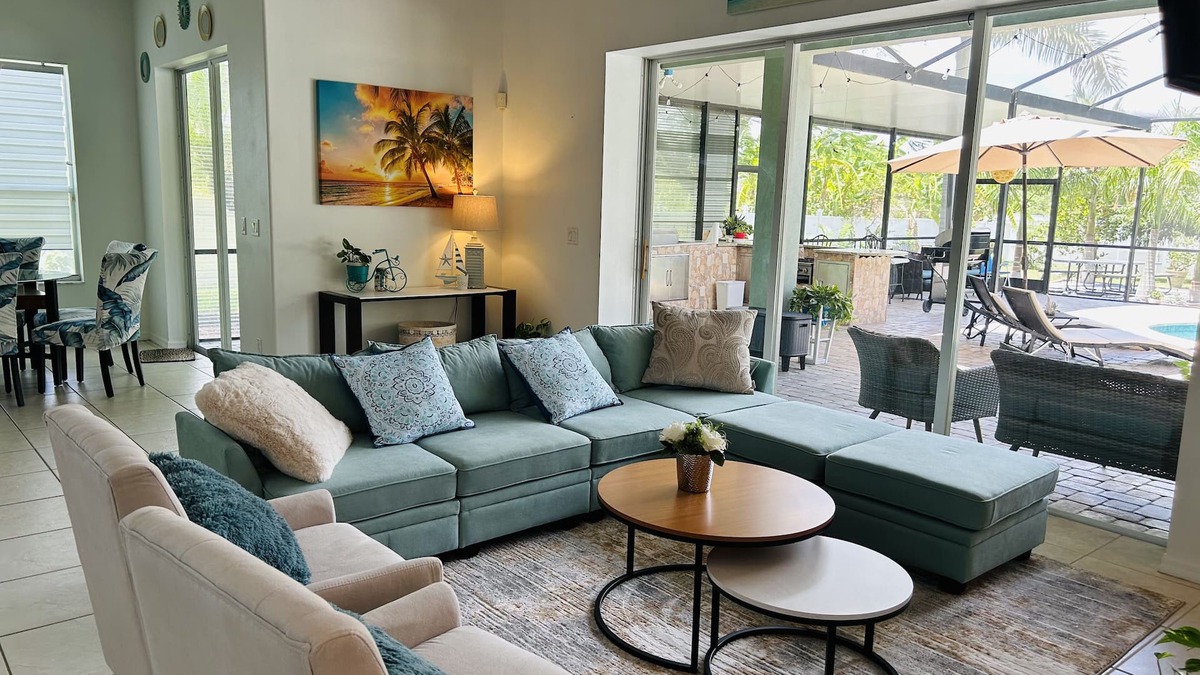 St. Petersburg - Clearwater House | 5br/4ba Luxury house w pool and beautiful backyard
