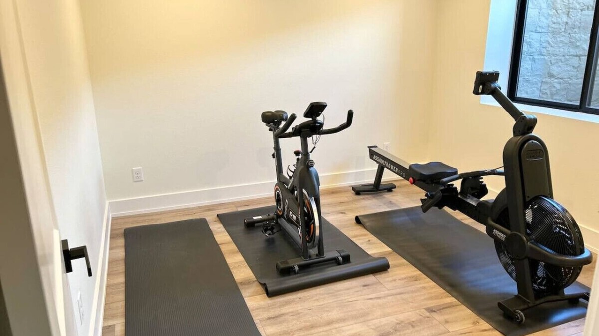 Red Lodge House | 5BR 6B 4 King En Suites w Sauna and Game Room