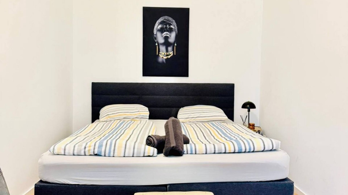 Rudolfsheim-Funfhaus Apartment | 5BR Apt. Ideal for Groups; 7- Min to Westbahnhof