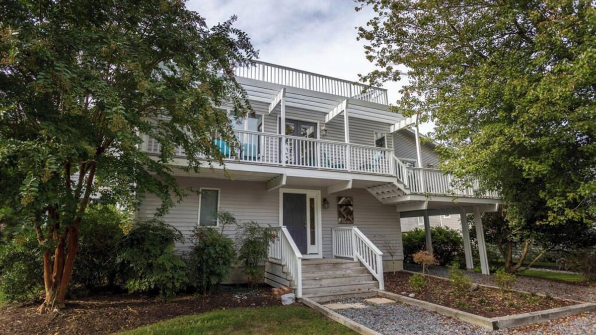 The Glade House | 5BR Beach Home in North Shores: Private Beach, Pool, & Rooftop Deck!