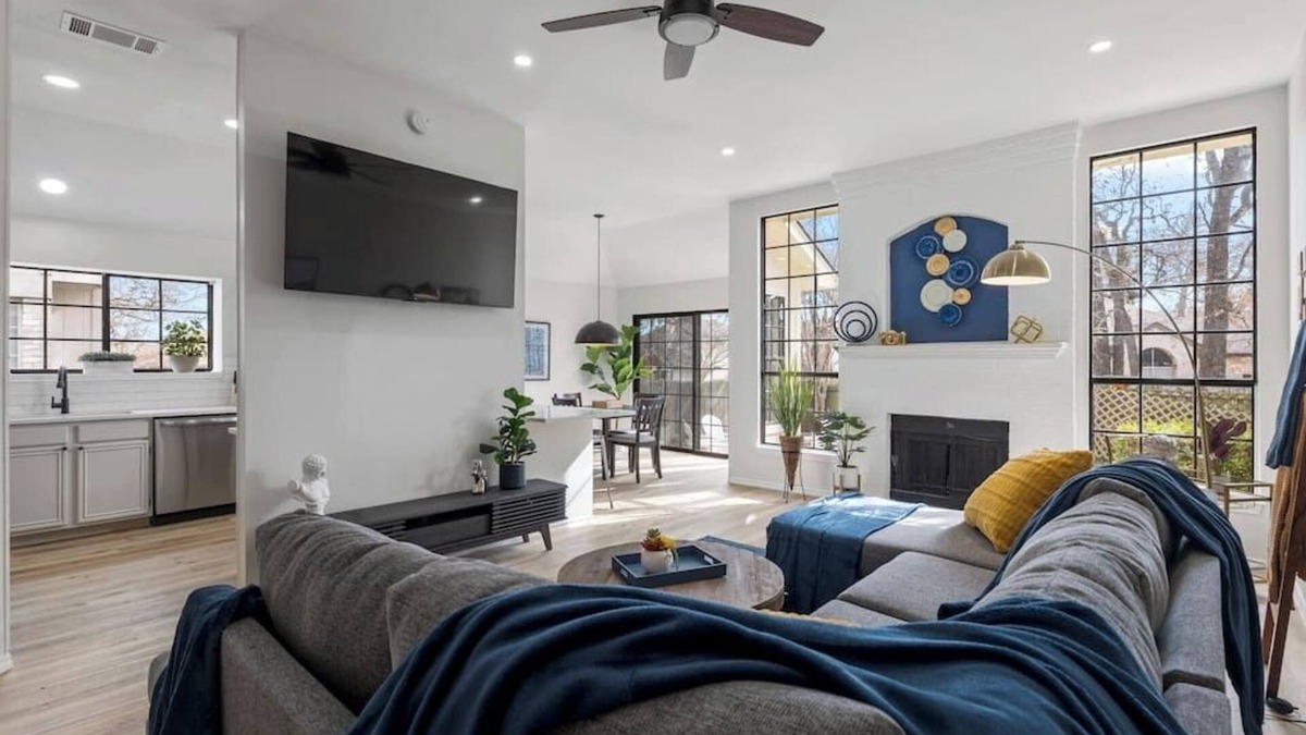McNeil House | 5BR Bonnie Home Steps from It All!