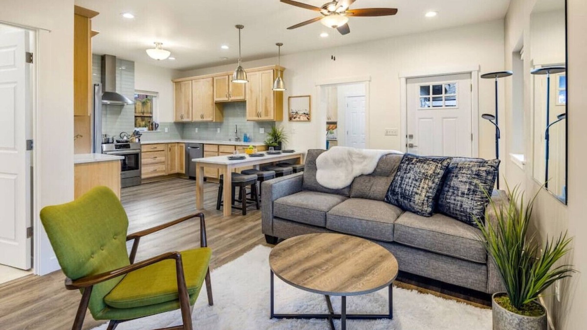 North Star House | 5BR Downtown Lux Bungalow