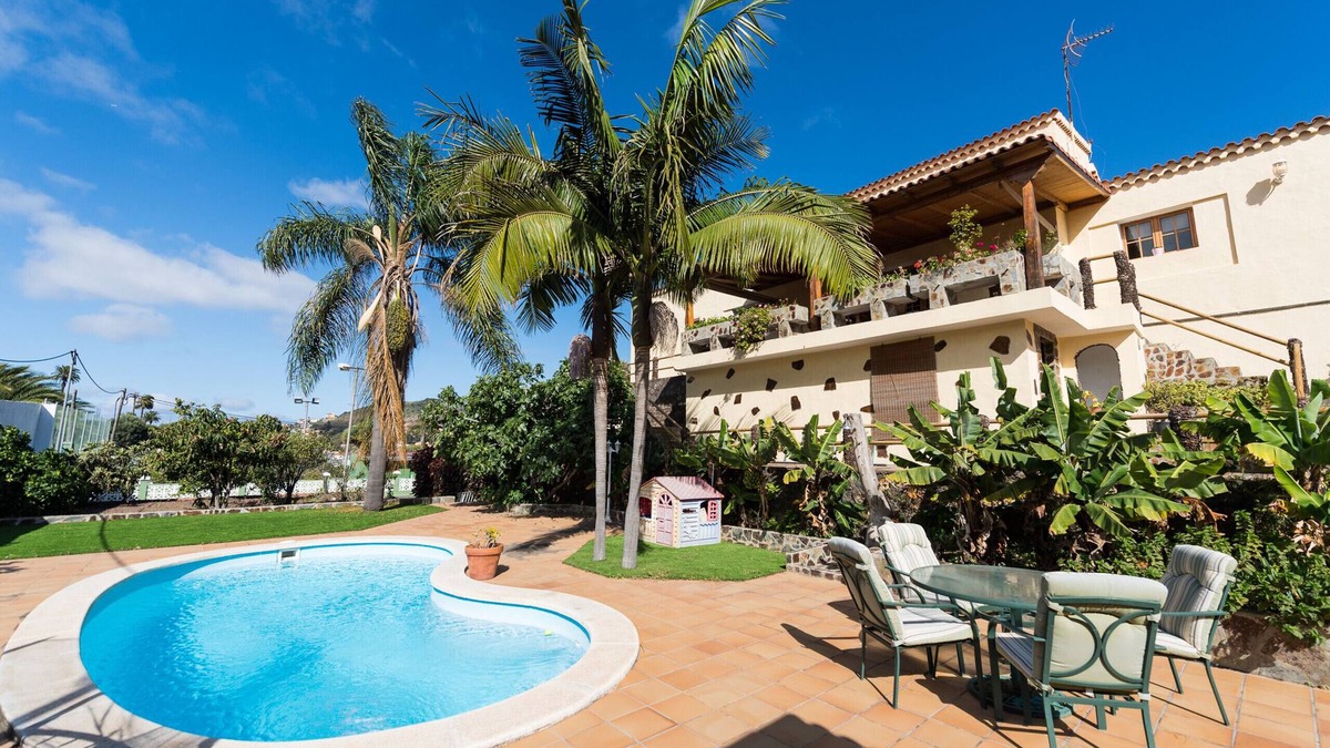 Tafira Villa | 5BR Home - Pool Parking & Tennis Court