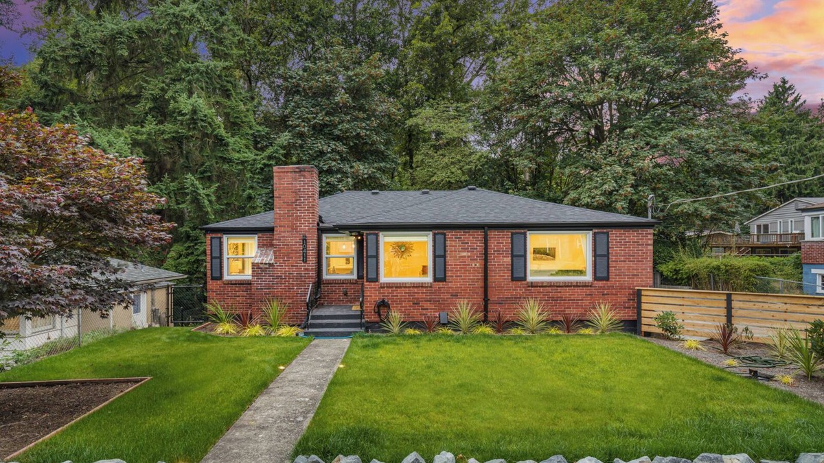 Victory Heights House | 5BR Family Retreat @ Private Creek w/Yoga & Forest Bathing, Firepit BBQs Games