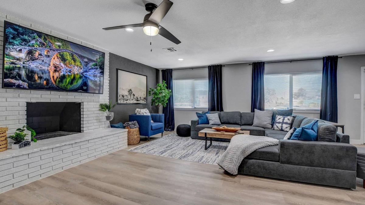 Las Vegas House | 5BR Home With Heated Spa! Perfect for Longer Stays