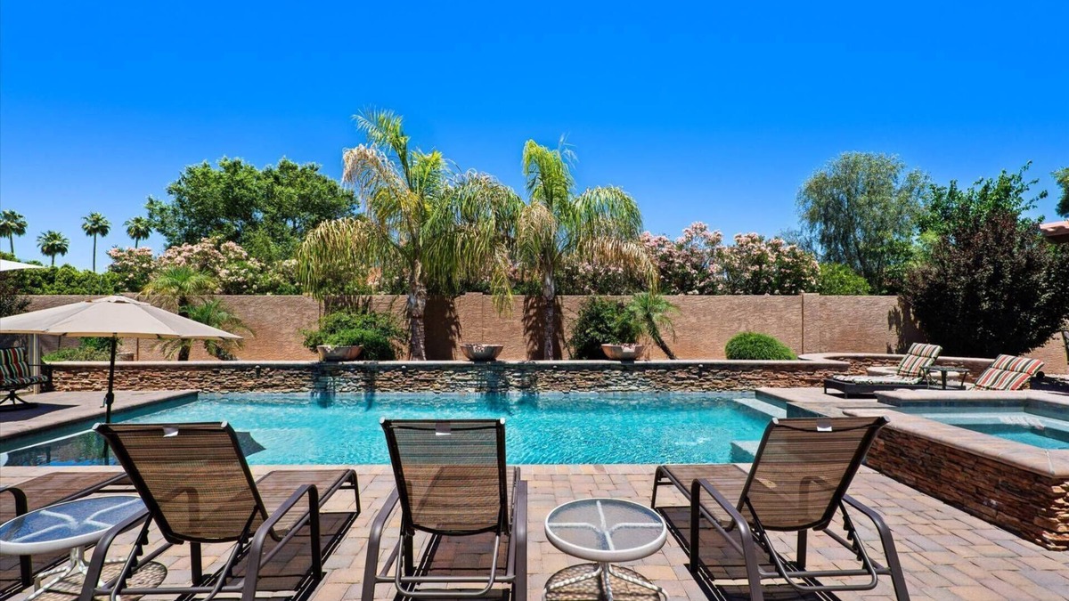 Estate Grove Valencia Est House | 5BR Mesa Home 3927 sq.ft | Pool, Hot Tub, Putting Green, Playground, Covered Outdoor Bar/TV area
