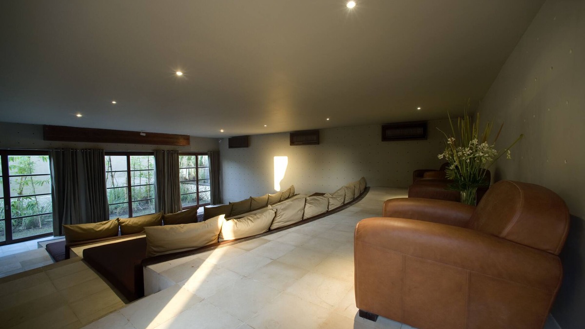 Munggu Villa | 5BR Ocean View Villa Mary w/Canggu Beach Access