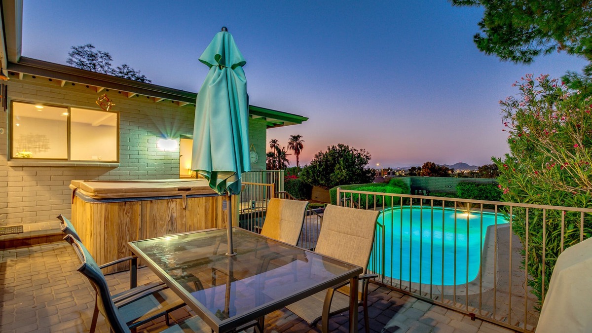 Paradise Valley Village House | 5BR Phoenix Luxury |Walk to Hiking| VIEWS | Pool