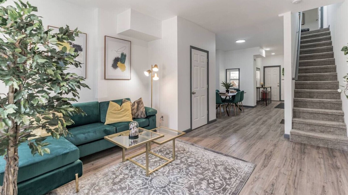 North Philadelphia East House | 5BR | Sleeps 14 | Street Parking | 10 min to DT