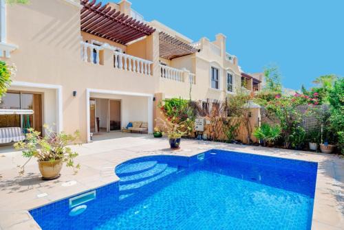 Al Hamra Village House | 5br Vacation Villa with Private Pool