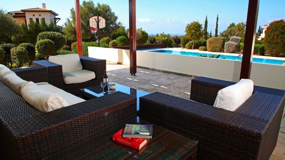 Aphrodite Hills Villa | 5BR Villa Private Pool Jacuzzi Sea Views BBQ
