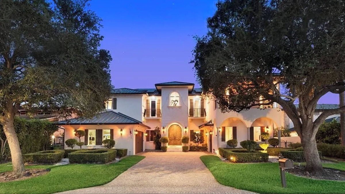 East Fort Lauderdale House | 5BR Waterfront Villa | Pool, Spa & Outdoor Dining