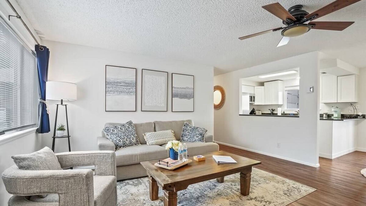 Franklin - Randolph Apartment | 5BR with King Beds- Sleeps 16!