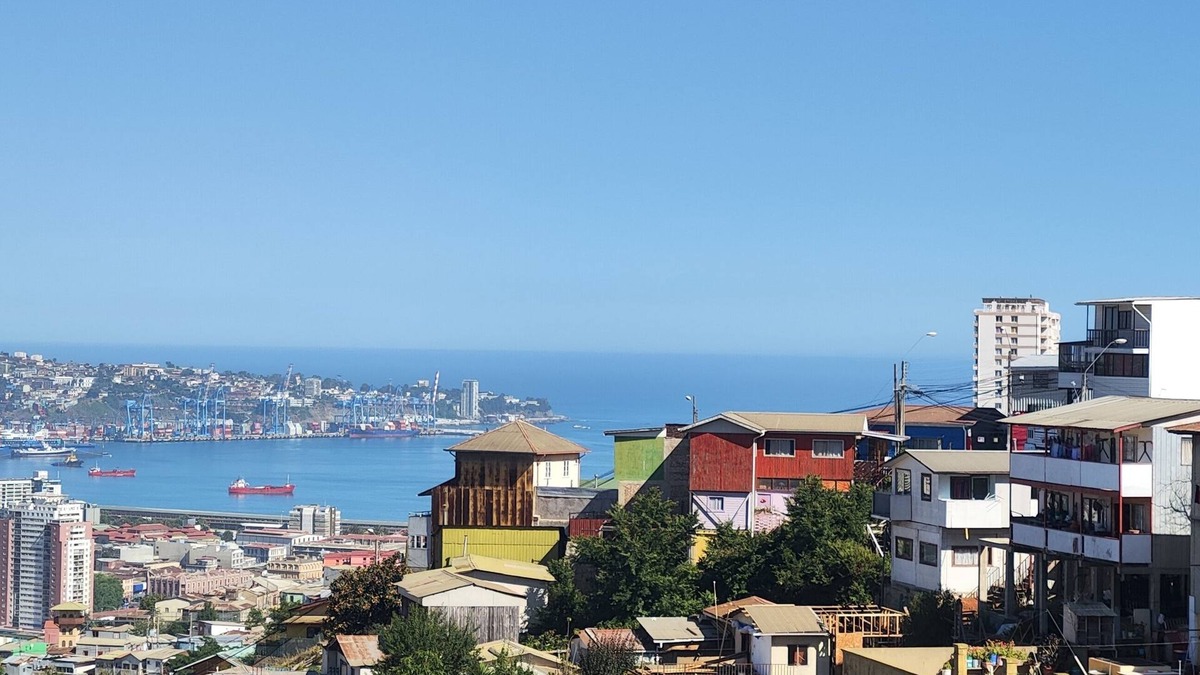 Valparaiso Apartment | 5Charming 3-bedroom apartment with fitness room and WiFi in vibrant Valparaíso