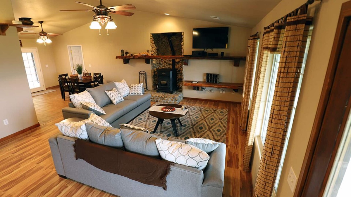 Squaw Valley House | 5EZ Ranch- Minutes to the Kings Canyon National Park