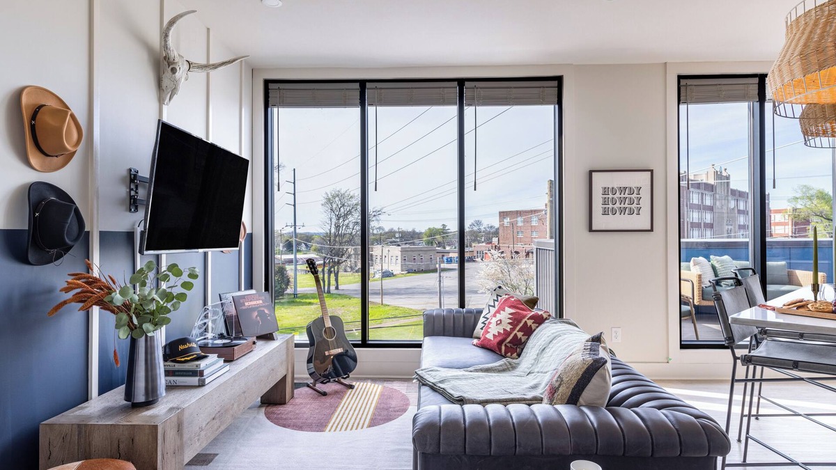 Five Points House | 5mins to Downtown | 2BDR Suite w/Large Balcony!