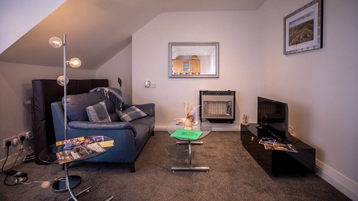 Sunderland Apartment | 5Star City Homes II- Family & Contractor friendly, Free Wi-Fi & Parking