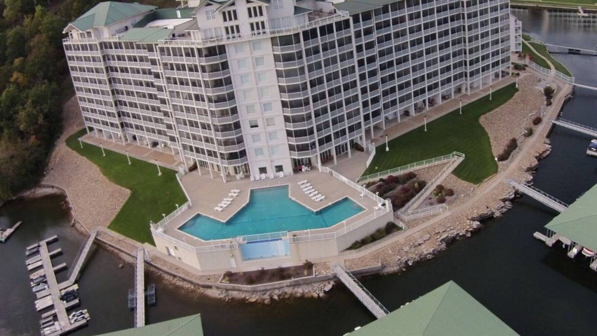 Osage Beach Condo | 5th floor VIEW! Lakefront, pools, elevator, can't go wrong!